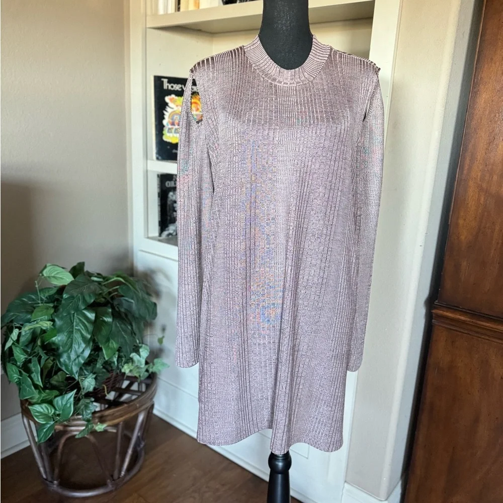 Signature Collection Cold Shoulder Top - Picture 2 of 10